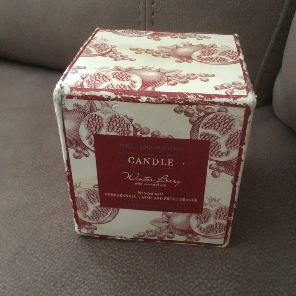NEW Williams Sonoma 9oz Winter Berry Candle Red Pomegranate & Orange Cassis
